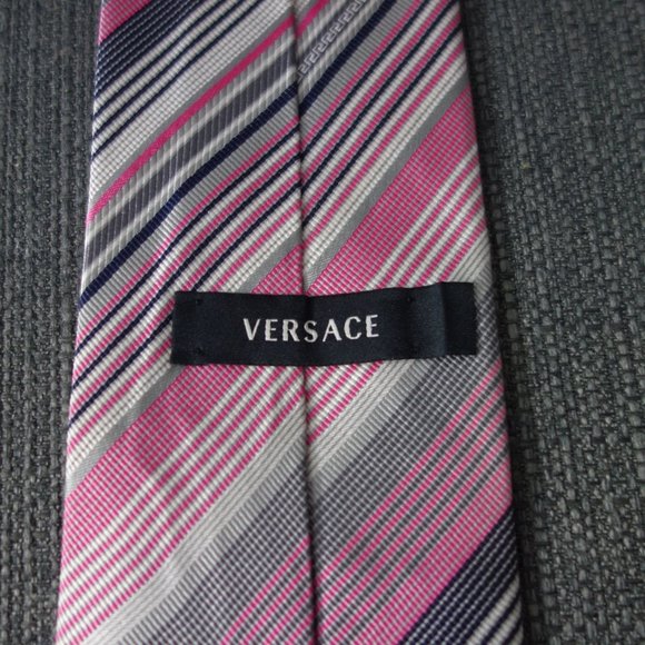 Versace 100% Silk Made in Italy 60 inch Pink and Silver Neck Tie - Picture 4 of 8
